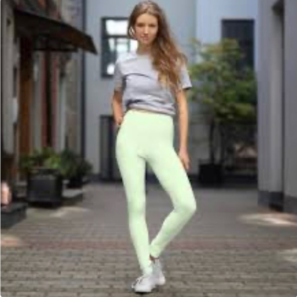 NWOT. Free People Wrap Lose Control 7/8 Leggings XS - Picture 4 of 8